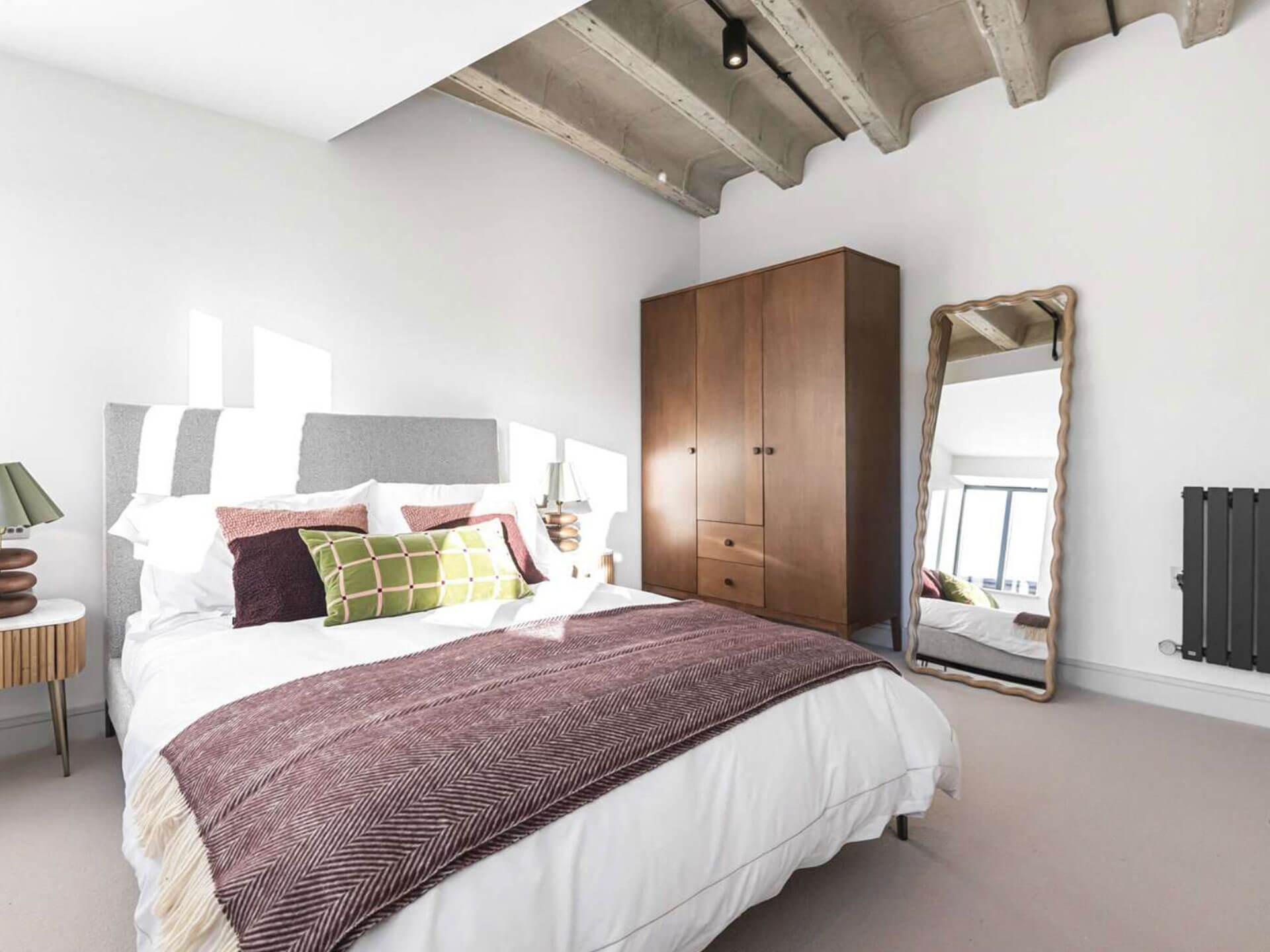 Hoxton apartment by Ara Construction