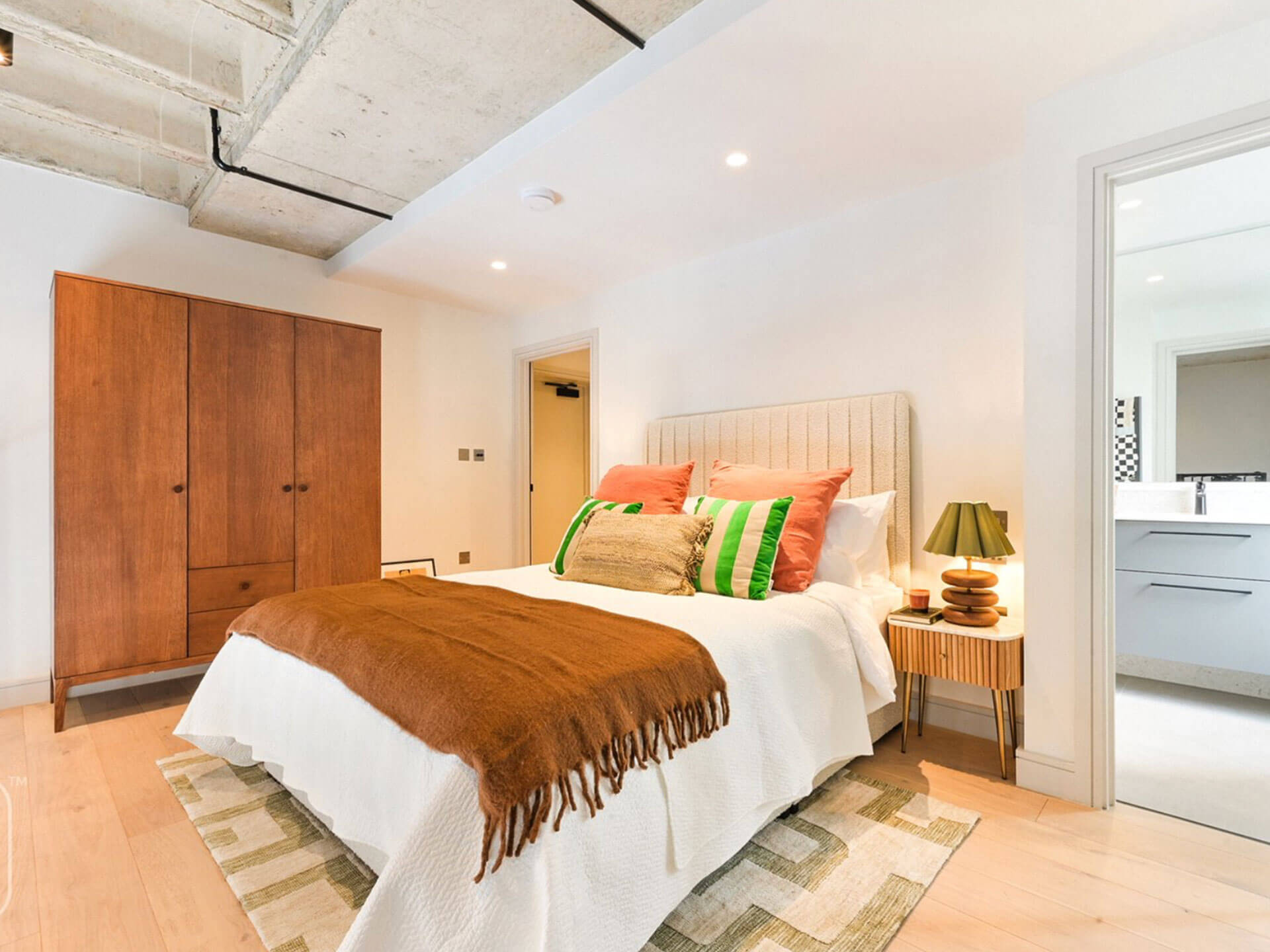 Hoxton apartment by Ara Construction